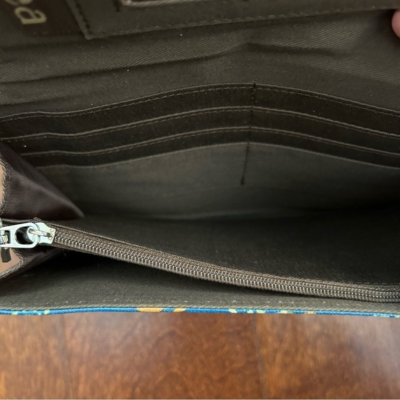 Halsea Blue and Orange Crab Pattern Clutch - Picture 12 of 16